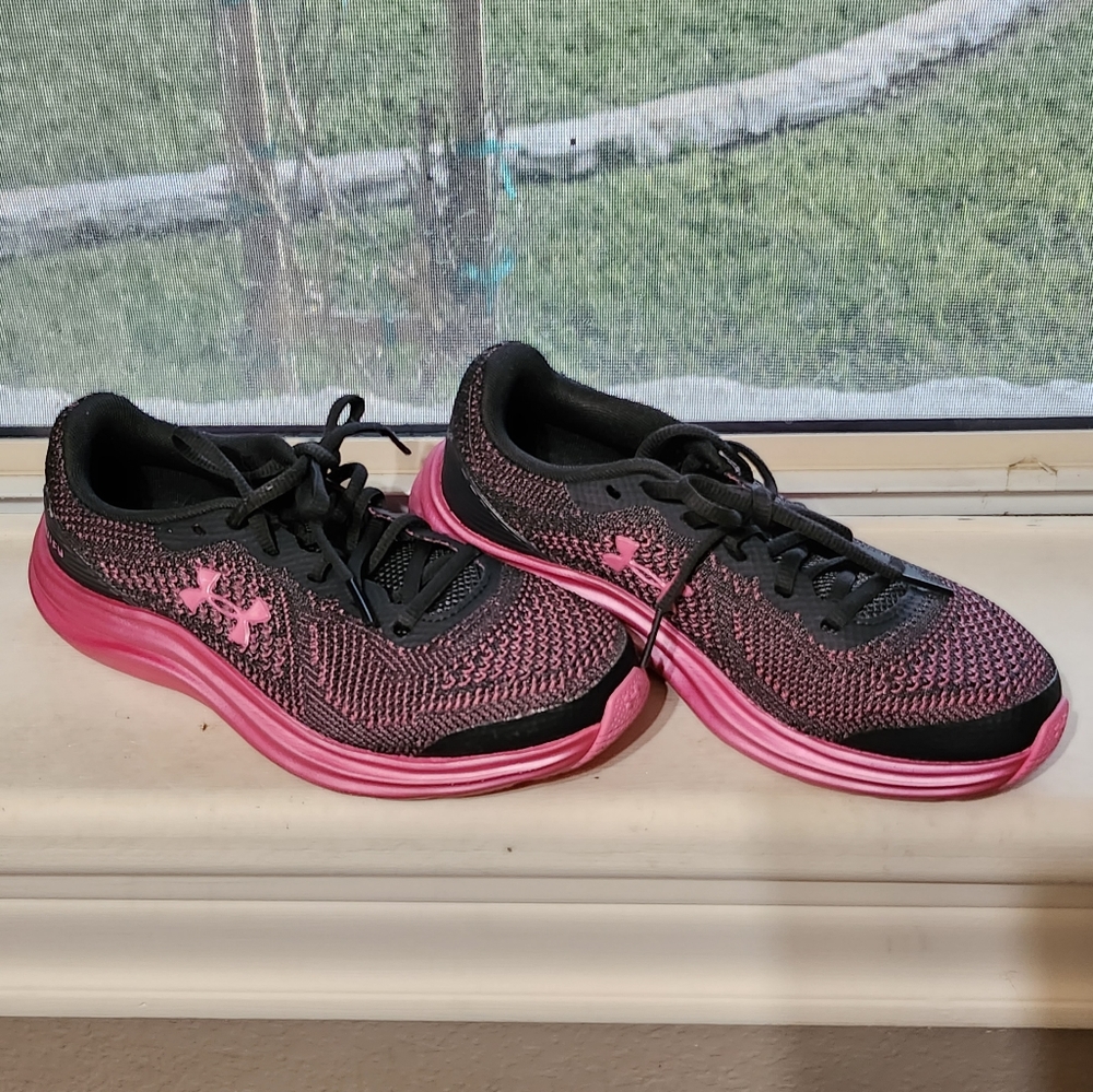 Under Armour Pink Gray Tennis Shoes Preloved size 4.5Y or size s 6 Women